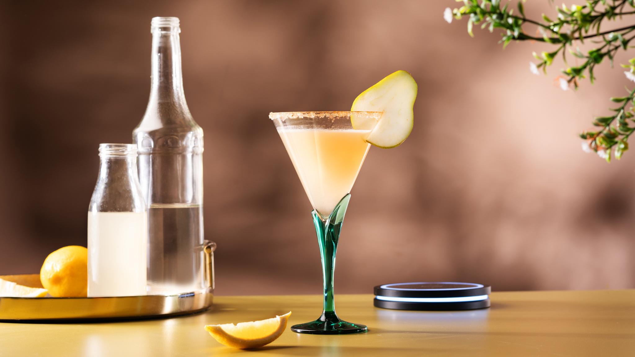 Spiced Pear Martini: A Cozy Twist on Elegance