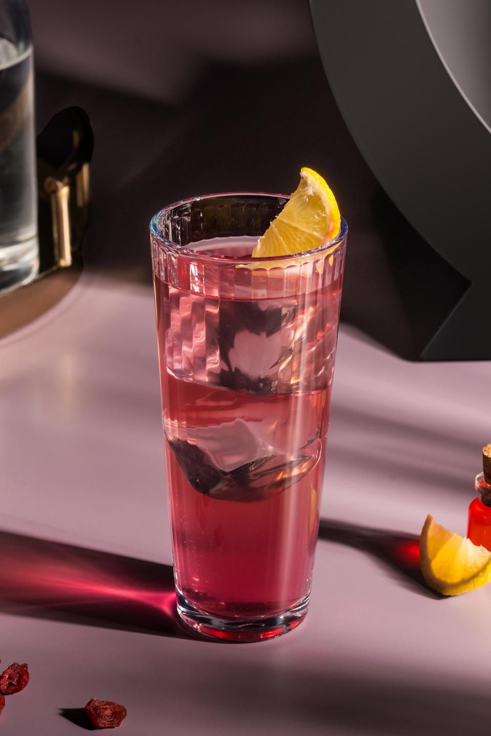 Cranberry Spark: A Tangy Celebration in a Glass