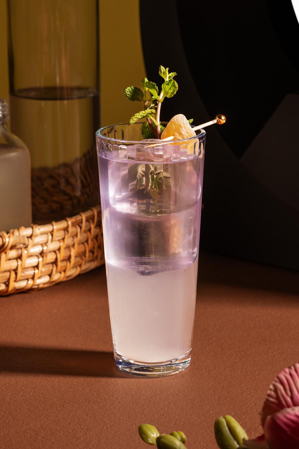 White Rum & Lavender Mule: A Floral and Spicy Refreshment