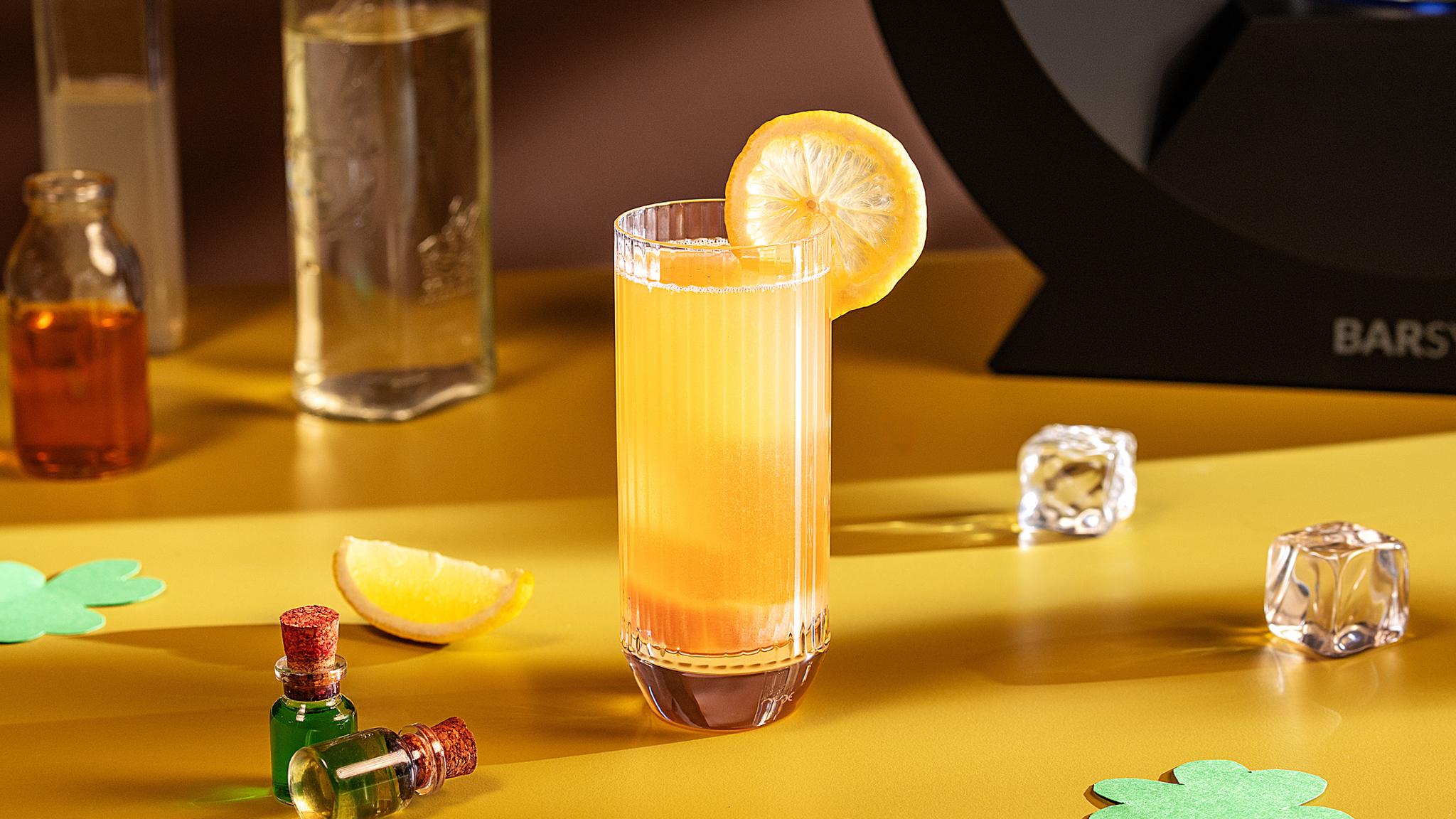 Pot o Gold Fizz: A Luxurious Golden-Hued Gin Fizz